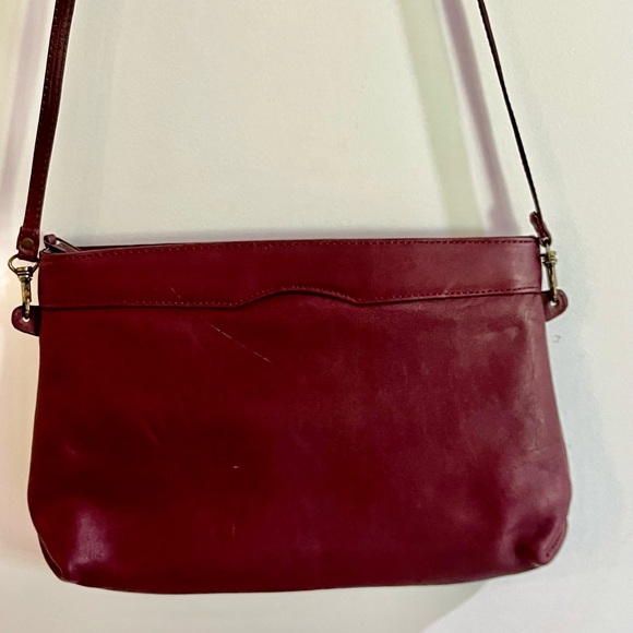 Etienne Aigner Signature Antic Red Shoulder BagFeaturing Aigners Gold Classic A - Picture 6 of 6